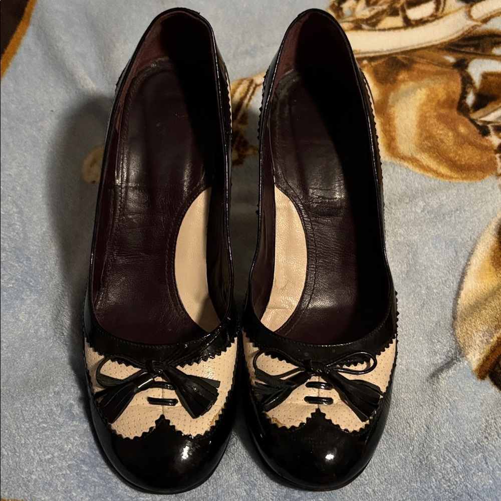Vero Cuoio Black and Cream Patent Leather Heels